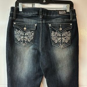 Embellished EARL JEAN. Size 8. FLARED LEG. Like new! EXCELLENT CONDITION!